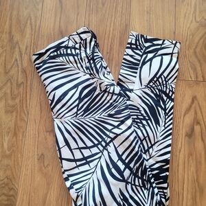 Forever 21 Black and White Leaf Pattern Size Small